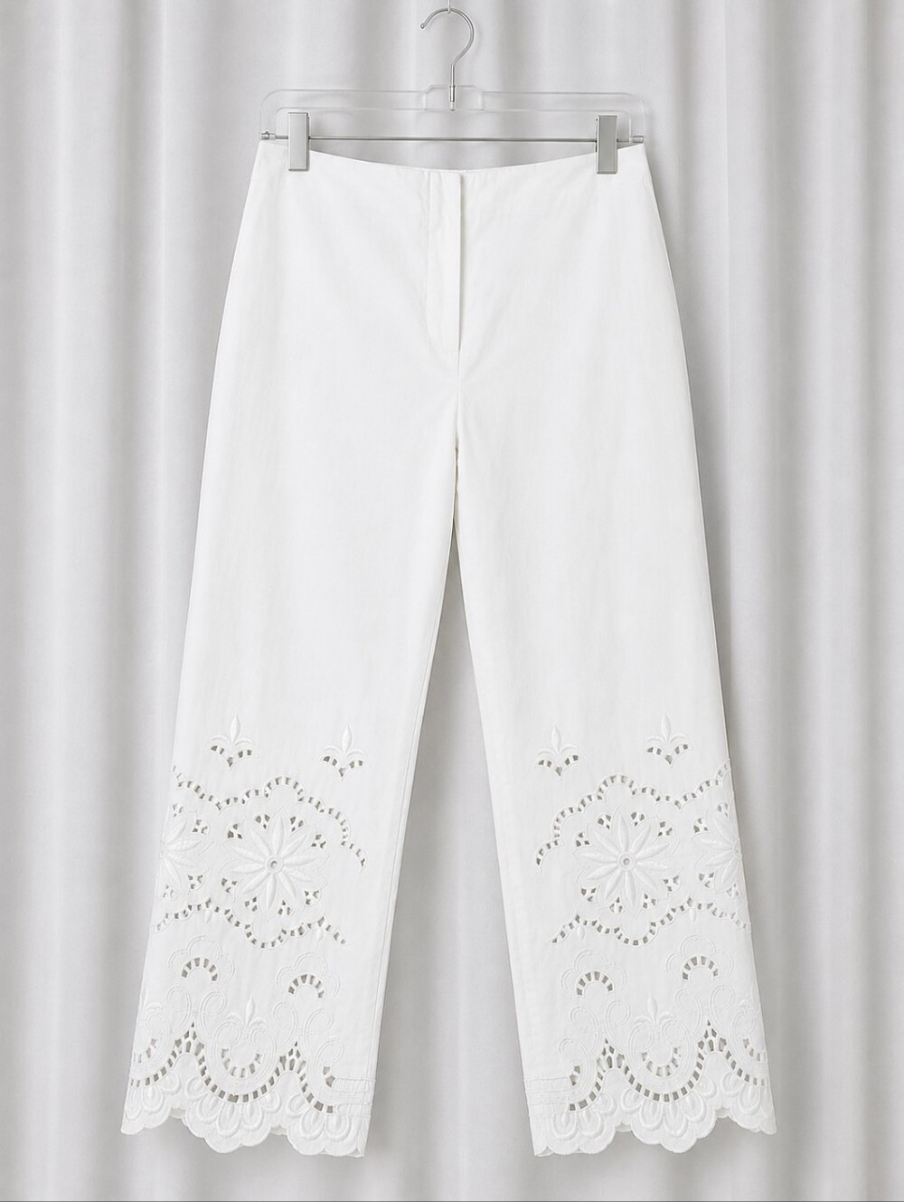 Saks Fifth Avenue Vintage White Cut Out Eyelet Ornate Embroidered Ankle Pants